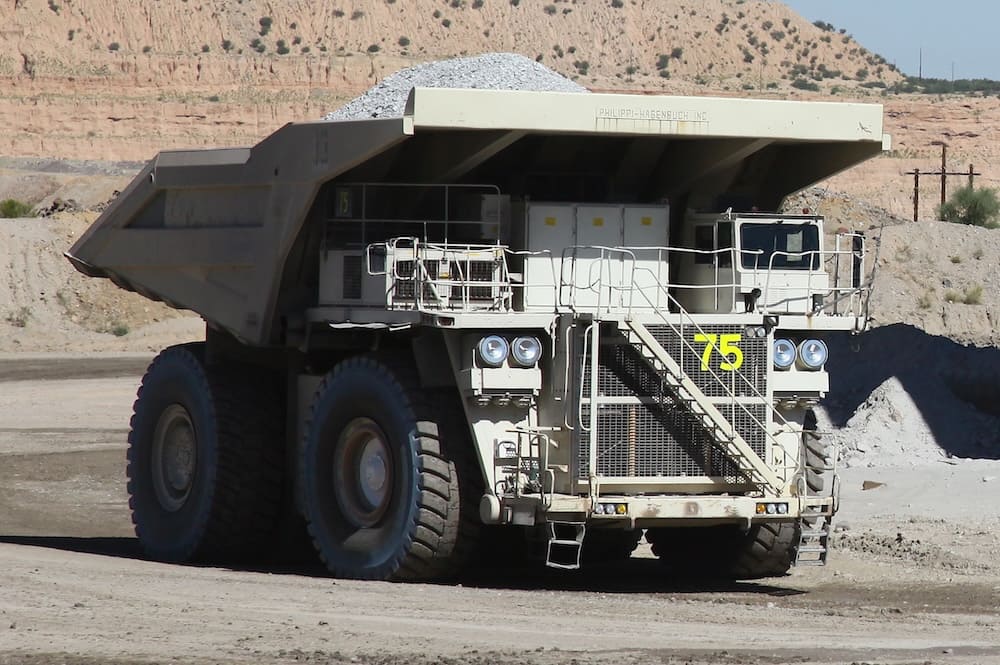 Карьерный самосвал